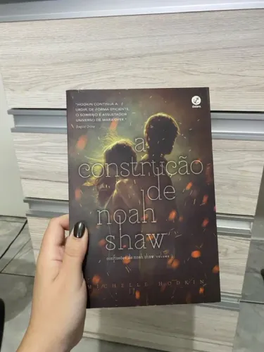 Livro A Construção de Noah Shaw - Confissões de Noah Shaw Vol. 1 - Michelle Hodkin