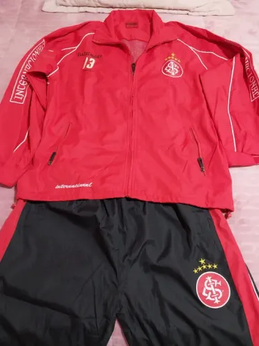 Conjunto de agasalho internacional 