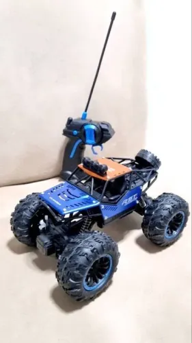 Carro Controle Remoto com farol em leds Monster Truck 15km/h