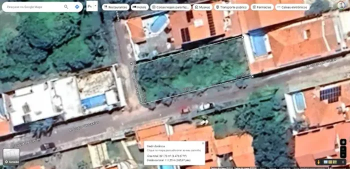 Vendo terreno plano, murado, com 600 m² (15 x 40 m) no Quintas do Calhau.