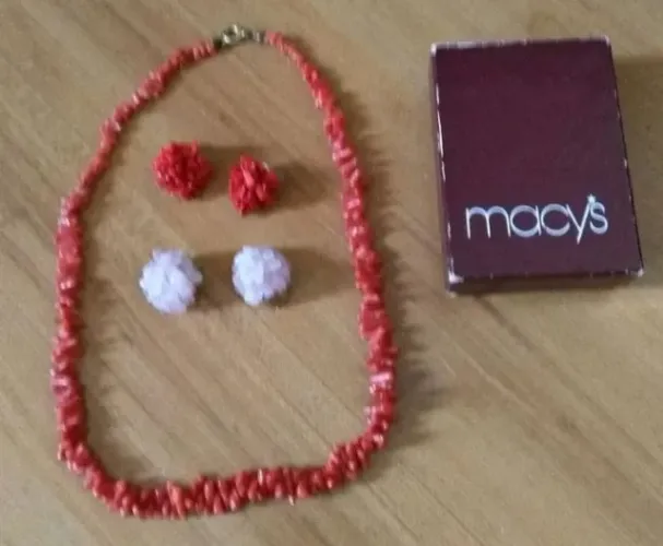 Conjunto de colar e brincos Macy's