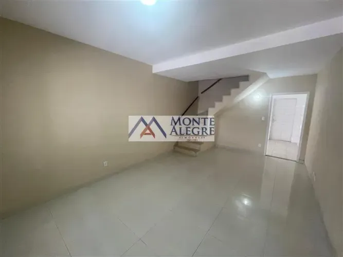 Sobrado à venda no Jardim Cupecê com 3 dormitórios/quartos e área de 92 m² disponíveis.