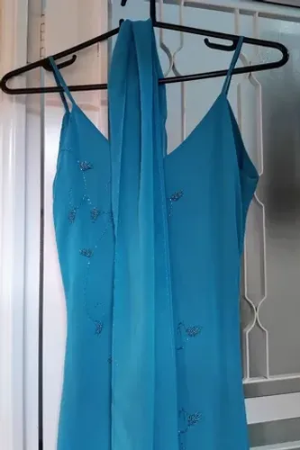 Vestido esverdeado para festa