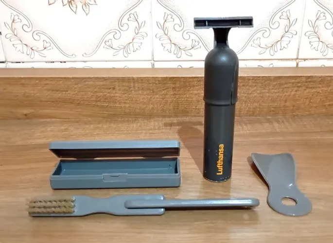 Kit Limpeza Pessoal Aviação Lufthansa Alemã Anos 70