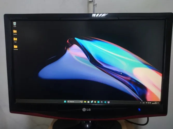 Monitor LG 23'' top!