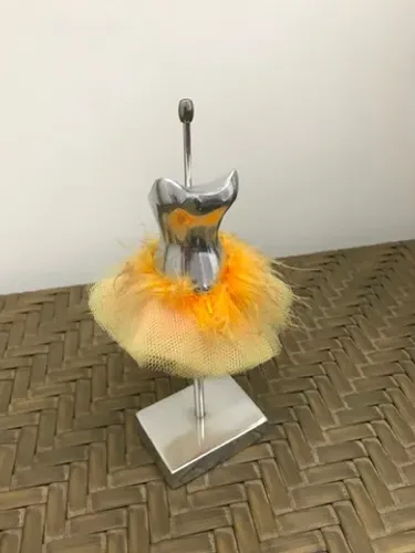 Estatueta design Bailarina metal / decoração
