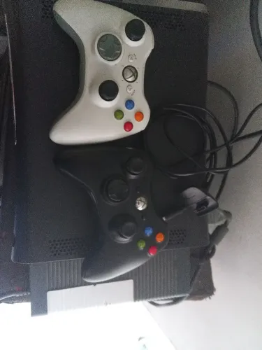 Xbox 360 Desbloqueado, 2 controles, com 50 jogos na nuvem também kit de volante e pedal