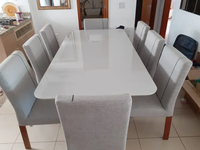 Mesa de Jantar Branca com 8 Cadeiras de Madeira 
