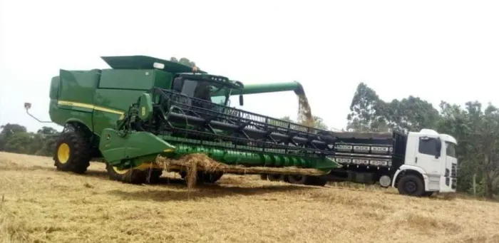  OPORTUNIDADE ÚNICA - Colheitadeira John Deere S660 por PREÇO ABAIXO DO MERCADO!