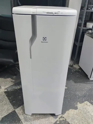 Geladeira semi nova