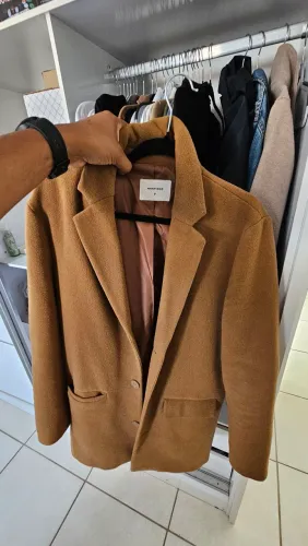 Casaco Alongado em Polivelour com Botões e Bolsos - Marfino