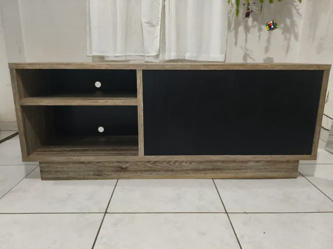 Rack 145cm x 36cm x 59cm, com suporte para televisão em Ótimo Estado
