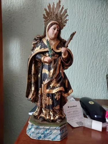Santa rita de cassia em madeira