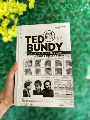 Livro Um Estranho ao Meu Lado - Ted Bundy DARKSIDE 