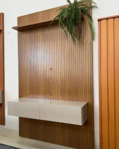 Seu Home Mais Moderno: Painel Curitiba 134cm com Nicho para TV até 50? em Oferta Especial