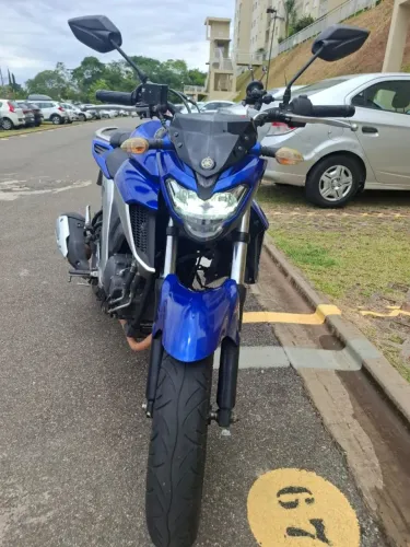 Yamaha FZ25 Azul Blue Edition, moto sem detalhes