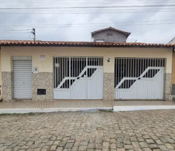CASA NO MONTE CASTELO