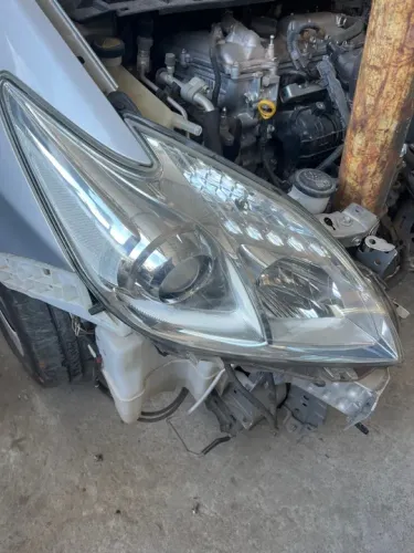 W farol do Toyota prius 2013 