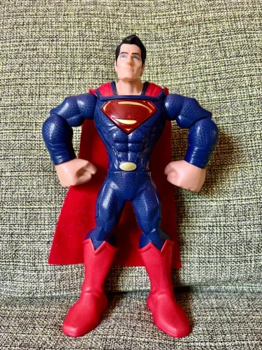 boneco superman mega punch com som e luz