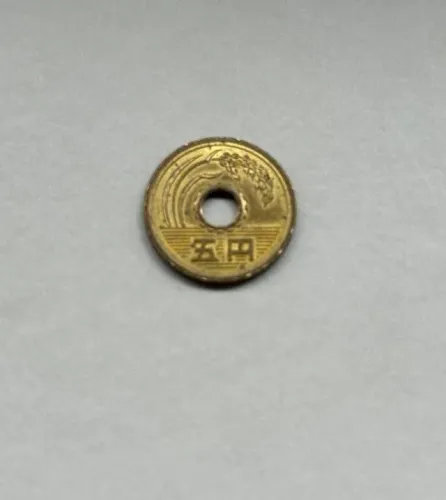 Moeda de 5 yen direto do Japão