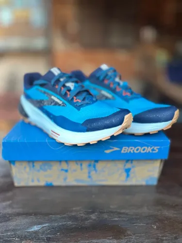 Tênis brooks catamount 2 novo