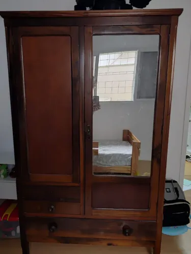 Vendo guarda roupa antigo