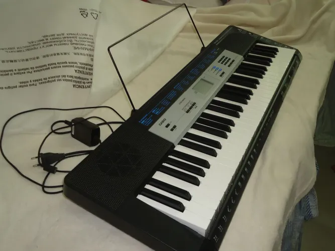 Teclado musical Casio CTK-1550
