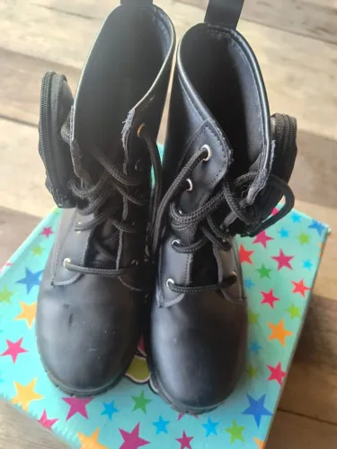 Bota coturno infantil - tamanho 32 - conservada 