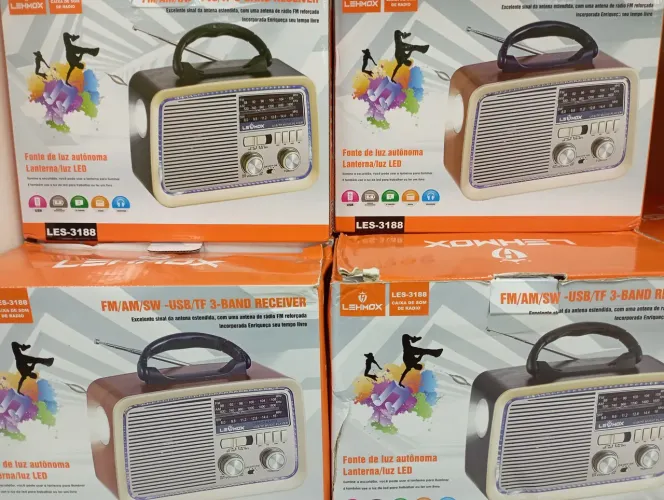 Rádio FM com Lanterna AM SW Recarregável Lehmox LES3188