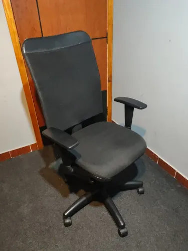 Cadeira de Escritório Ergonômica Preta
