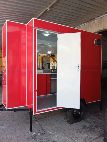 Trailer para alimentação.