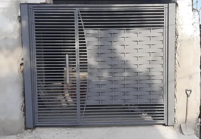 Portão Basculante 2.50x2.50 Ferro Galvanizado Novo á vista R$3.318,00