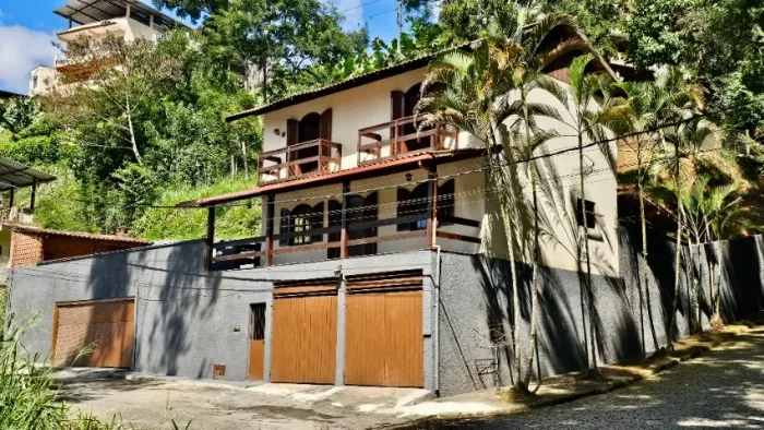Excelente Oportunidade! Casa Ampla, Confortável e com Vista Livre 