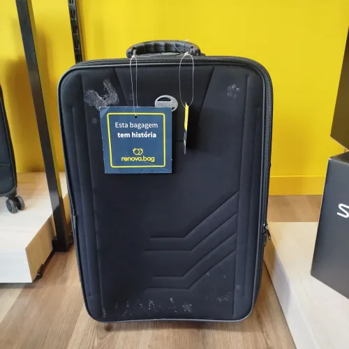 Mala de viagem preta com história