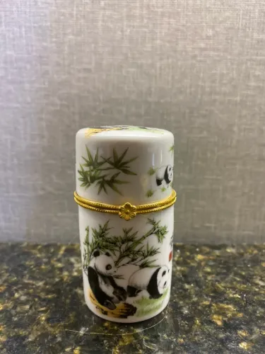 Porta Joias de porcelana com cena das pandas em estilo chinês.