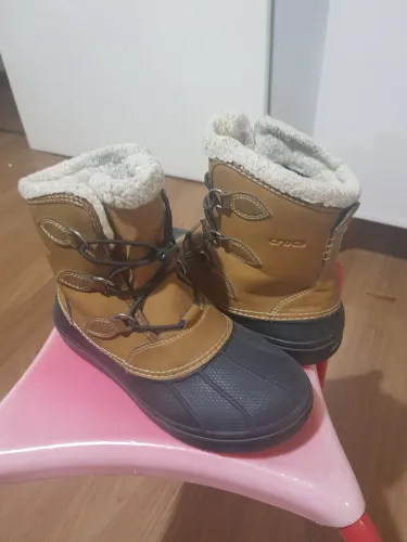 Botas de inverno Crocs para criança 34