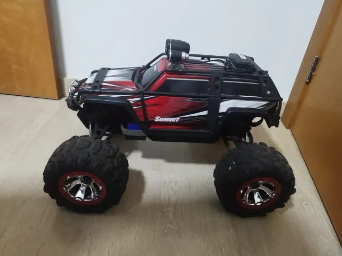 Carro Traxxas Summit 1/10 + Carcaça para adaptação porsche 