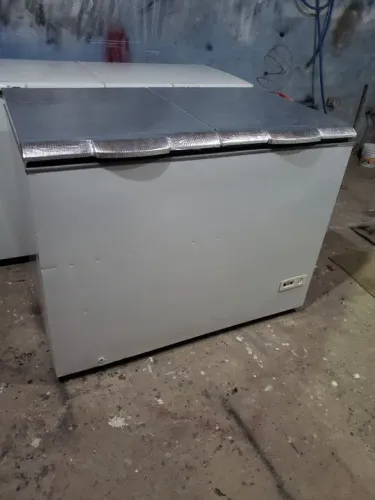 Vendo Freezer Horizontal duas tampas 420 litros zap *