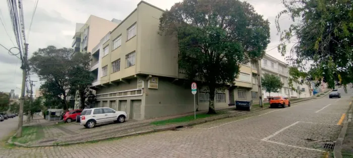 Escritório com salas amplas no Bairro São Francisco!