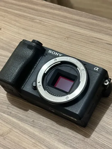 Câmera Sony A6400 + Lente Sony 50mm 1.8