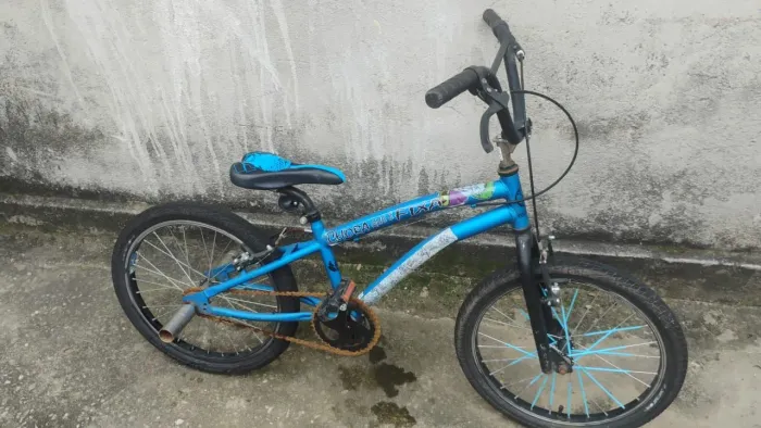 Vendo bikes.....aro 29 e bike de criança masculino tenho nota fiscal das bikes