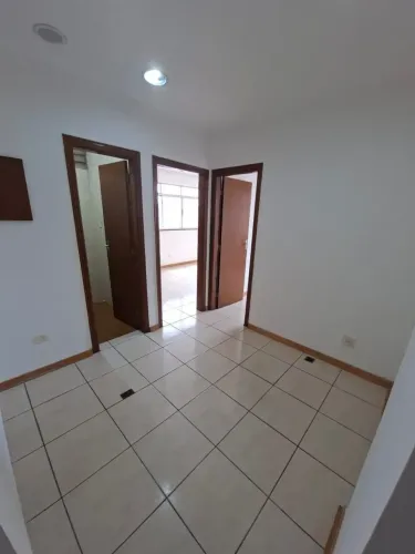Sala comercial com 02 salas, recepção, wc e copa no Embaré em Santos/SP