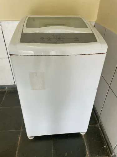 Máquina de lavar roupa usada