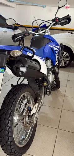 Vendo Lander em excelente estado , 2o dono manual chaves etc