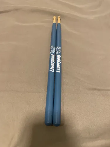 Baquetas novinhas para você que é um baterista 