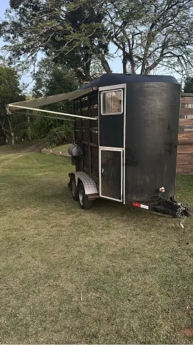 TRAILER 2 CAVALOS