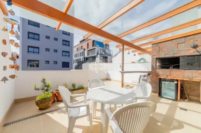 Excelente Cobertura de 129 m² privativos e 02 vagas no Bairro Petrópolis em Poa.