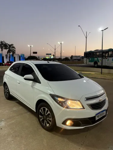 Chevrolet Onix Hatch LTZ 1.4 8V Flex Power Mec. 4P 2015