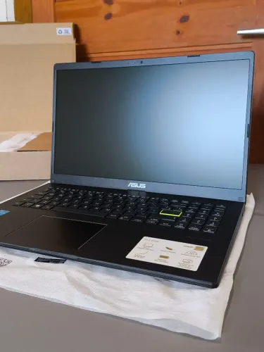 Notebook Asus VivoBook E510 NOVO Nunca usado 1 ano de garantia.