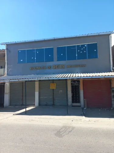 Alugo galpão onde era uma igreja *